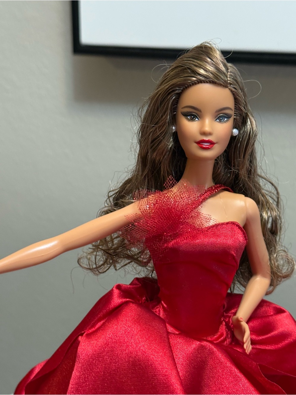 Barbie Mattel Fashion Doll 12 in Red Gown Brown Wavy Hair Holiday Collection